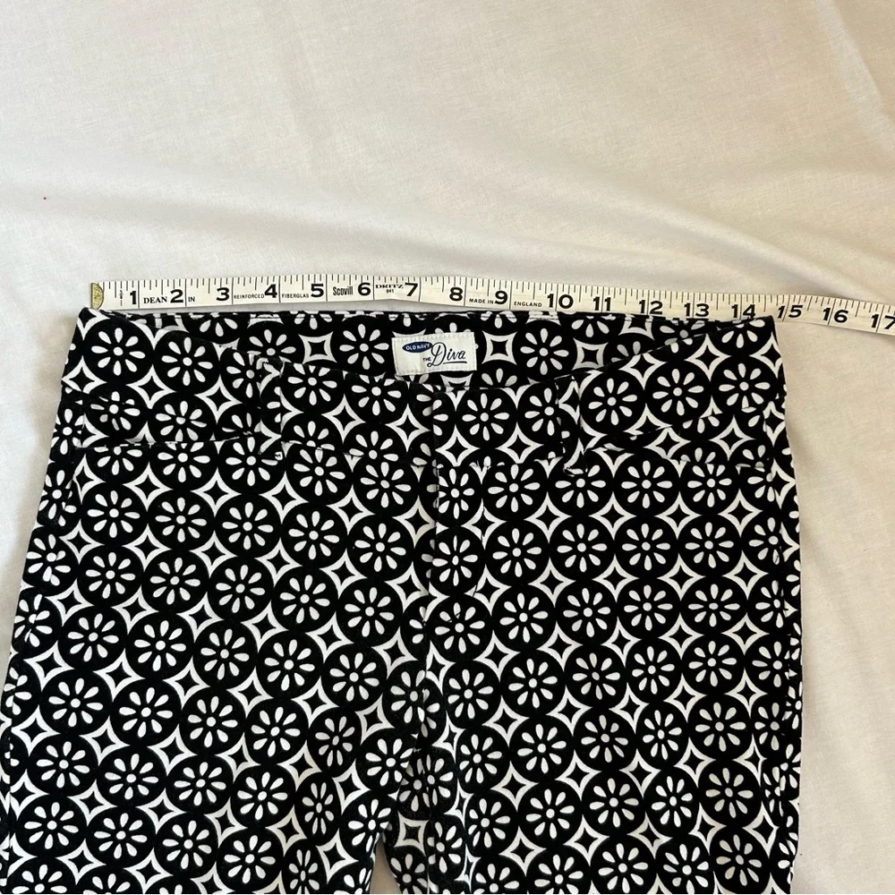 Old Navy Diva Stretch Floral Black & White Pants Ankle Cropped Size 4